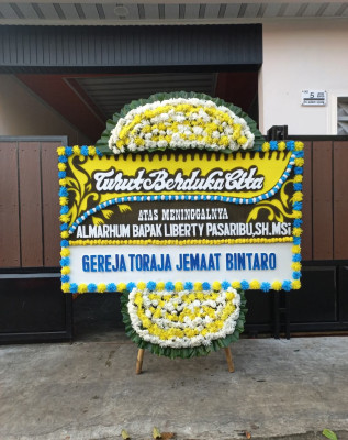 Papan Bunga Duka di Lolu Utara